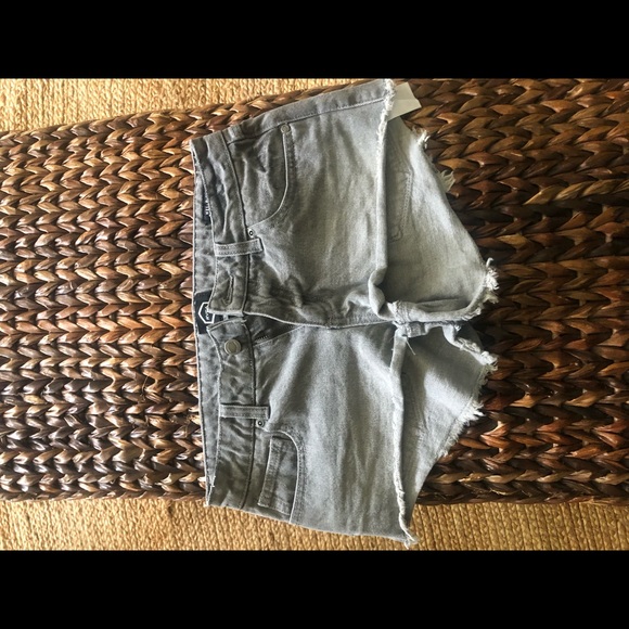 RVCA, NWOT, 2” inseam, raw cut off hem - Picture 2 of 3